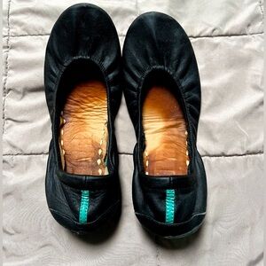 Black leather tieks - worn for less than 1 year. Size 9